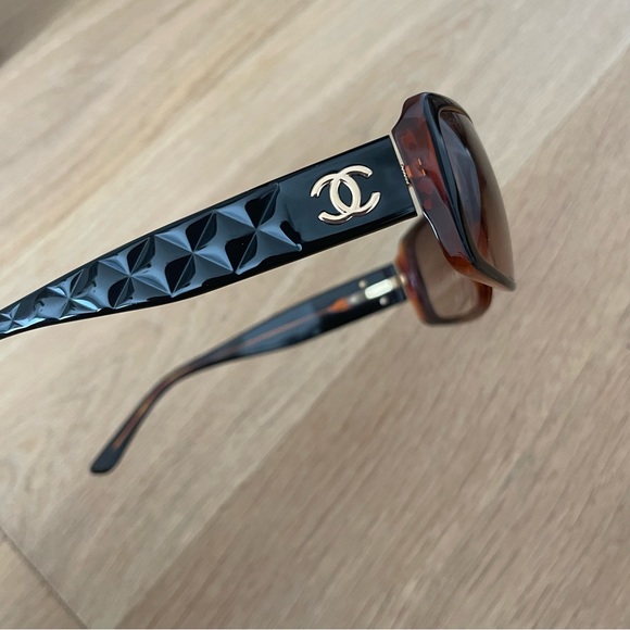 Chanel Brown Gradient Sunglasses with Case - Picture 4 of 9